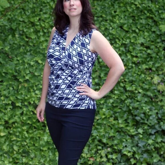 41 Hawthorne Navy White Diamond Pattern Cross Surplice Front Sleeveless Knit Top - Picture 5 of 7